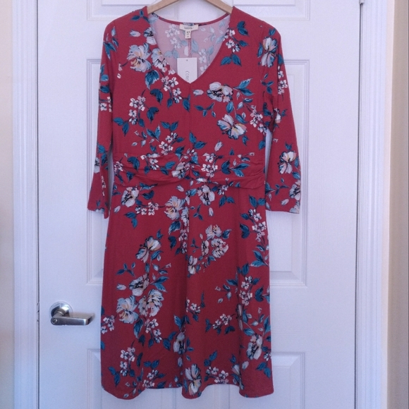 NWT V-Neck Floral Patterned Red Dress M - Picture 1 of 7